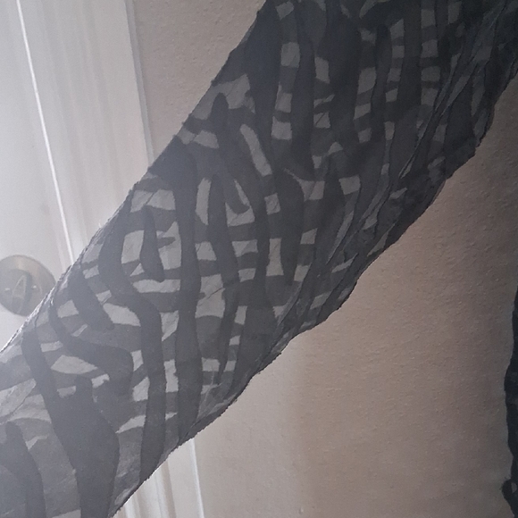 Zara Black Geometric Button-Up Blouse - Picture 2 of 5